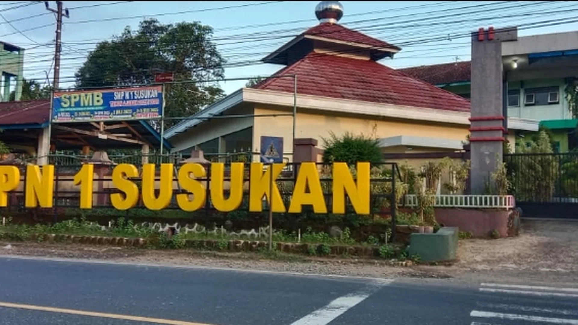 Gerbang SMP Negeri 1 Susukan